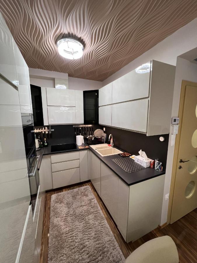 Parizsi Udvar Premium Apartman Apartment เดเบรตเซน ภายนอก รูปภาพ