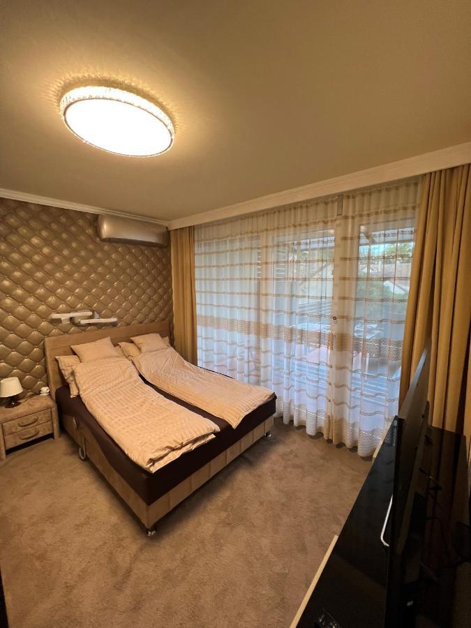 Parizsi Udvar Premium Apartman Apartment เดเบรตเซน ภายนอก รูปภาพ