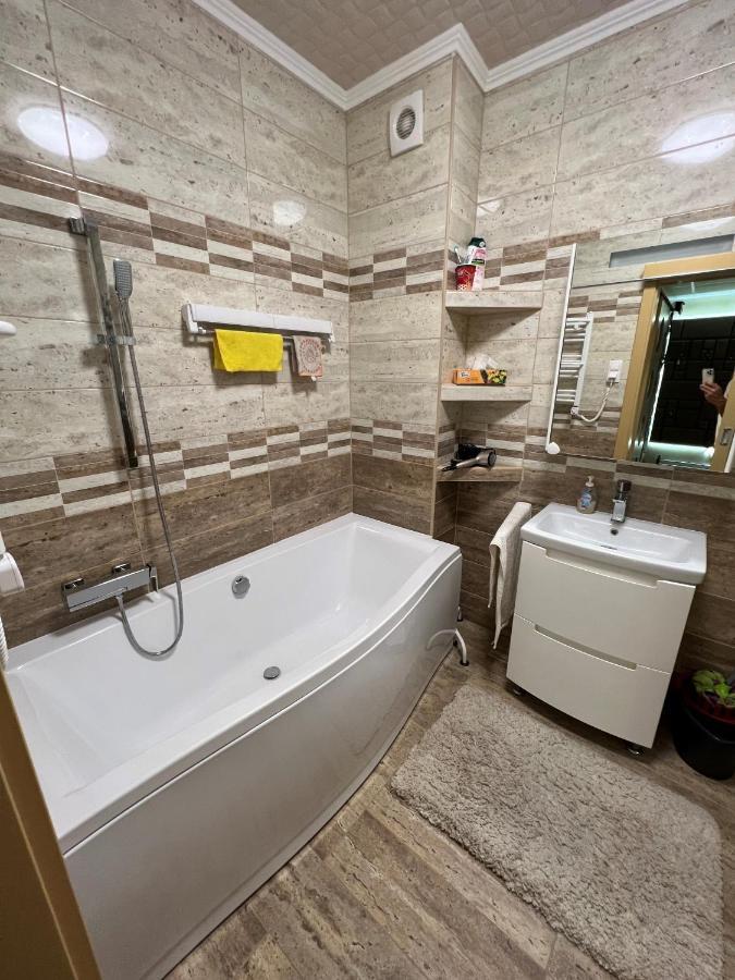 Parizsi Udvar Premium Apartman Apartment เดเบรตเซน ภายนอก รูปภาพ